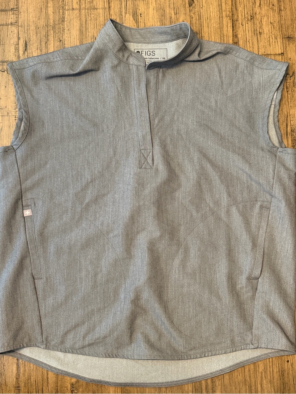FIGS Heathered Gray Rafaela Top Size XS. Like New Condition